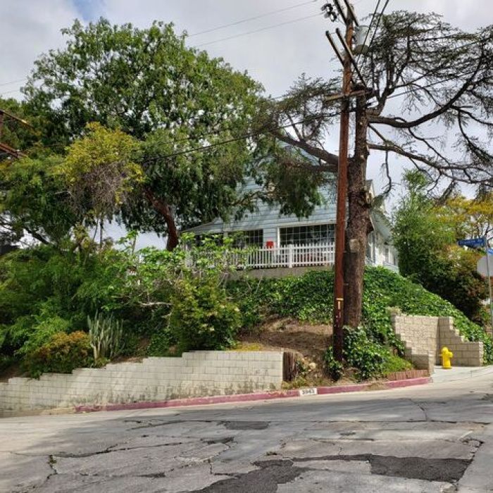 3943 Franklin Ave, Los Angeles, California 90027, 2 Bedrooms Bedrooms, ,2 BathroomsBathrooms,Single Family Residence,Sold,Franklin ,1019