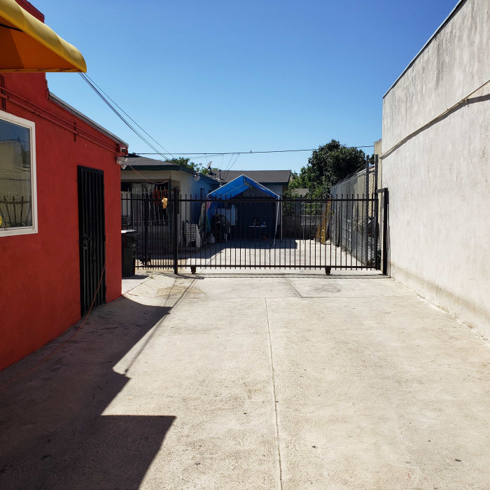 11111 Wilmington Ave, Los Angeles, California 90059, 2 Bedrooms Bedrooms, 3 Rooms Rooms,1 BathroomBathrooms,Mixed Use,Sold,Wilmington ,1029